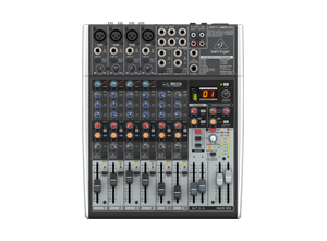 Consola mezcladora de 12 entradas Behringer Xenyx X1204USB