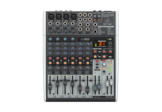 Consola mezcladora de 12 entradas Behringer Xenyx X1204USB